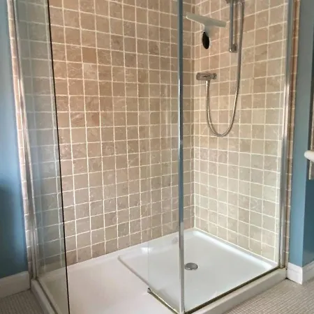 Semesterbostad 3 Bed - Sleeps 5 - Wifi - Pets - Parking Scarborough