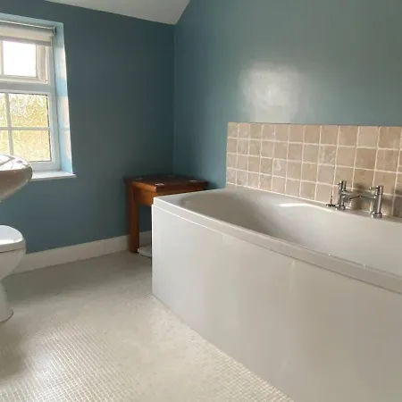 Semesterbostad 3 Bed - Sleeps 5 - Wifi - Pets - Parking