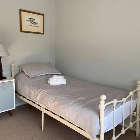 3 Bed - Sleeps 5 - Pets - Parking - Wifi * Scarborough